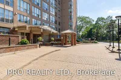 1110 Walden Circle 512, Mississauga, ON L5J 4R3