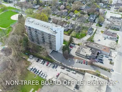 212 KERR Street 909, Oakville, ON L6K 3B1
