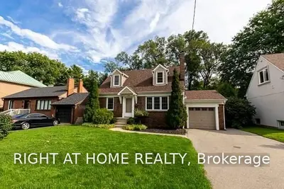 1489 Applewood Road, Mississauga, ON L5E 2M2
