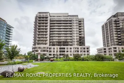 1 De Boers Drive 803, Toronto W05, ON M3J 0G6