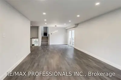 2480 Brasilia Circle, Mississauga, ON L5N 2G1