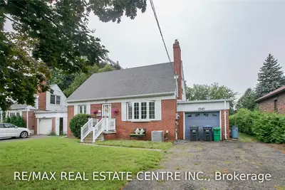 1540 Applewood Road, Mississauga, ON L5E 2M3