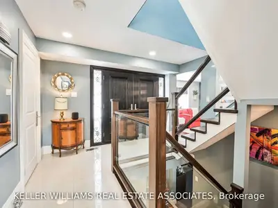 16 Amity Road, Mississauga, On L5m 1p2