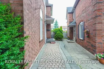 2665 Lindholm Crescent, Mississauga, ON L5M 4P5