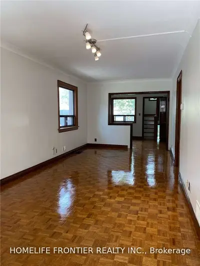 37 Clissold Road, Toronto W08, ON M8Z 4T6