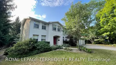 325 Carey Court, Oakville, ON L6J 5V7