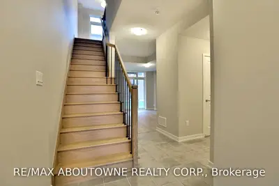 165 Huguenot Road, Oakville, ON L6H 0L4