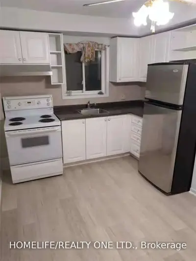 20 Hallam Street Main, Toronto W02, ON M6G 1W2