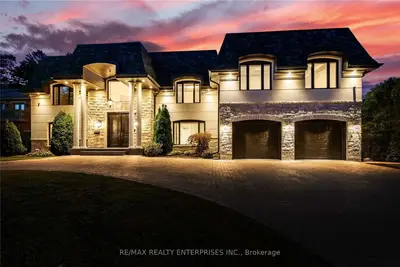 2285 Shawanaga Trail, Mississauga, ON L5H 3X6