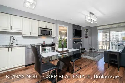 1 De Boers Drive 901, Toronto W05, ON M3J 0G6