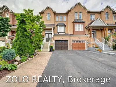 6585 Jazzy Mews, Mississauga, ON L5W 1R9