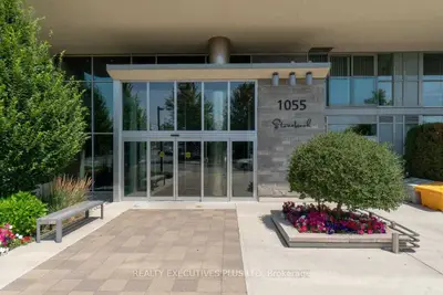1055 Southdown Road 207, Mississauga, ON L5J 0A3