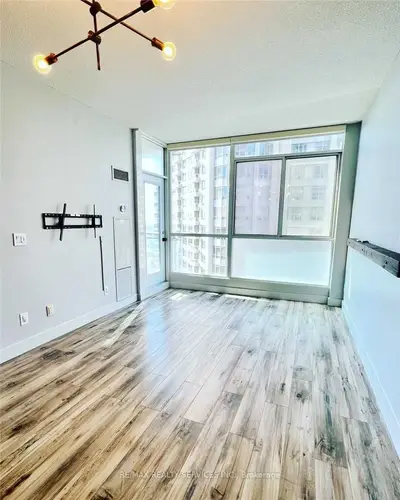 225 Webb Drive 1901, Mississauga, ON L5B 3Y5