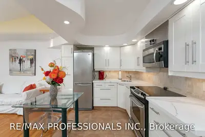 164 Belgravia Avenue, Toronto W04, ON M6E 2M7