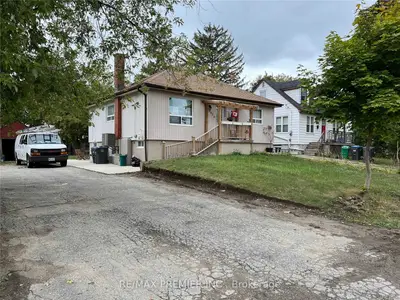 1020 Enola Avenue, Mississauga, ON L5G 4A9