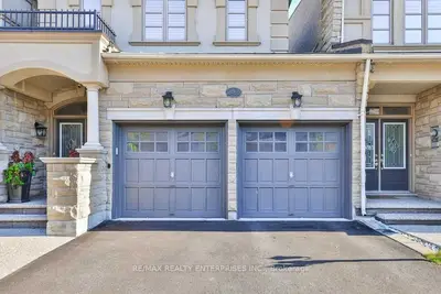 2465 Chateau Common, Oakville, ON L6M 0S1
