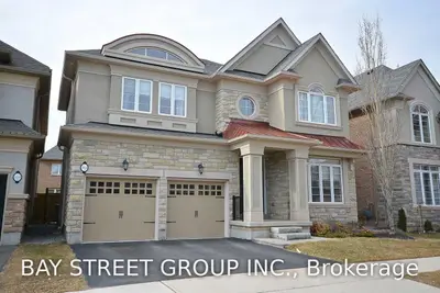 3255 Larry Crescent, Oakville, ON L6M 0S8