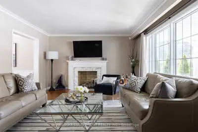 1260 Cleaver Drive, Oakville, ON L6J 1W3