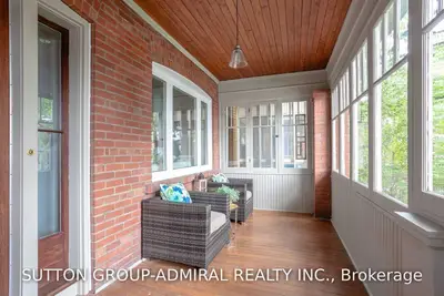 278 Armadale Avenue Upper L, Toronto W02, ON M6S 3X4
