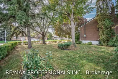 3375 Etude Drive, Mississauga, ON L4T 1T4