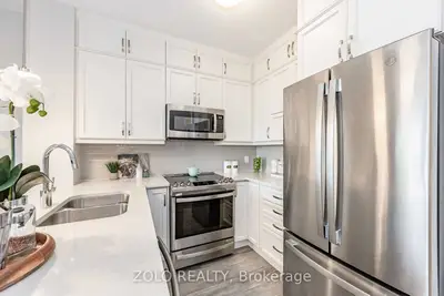 102 Grovewood Common 538, Oakville, ON L6H 0X2