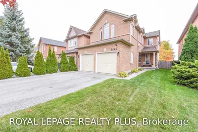 3826 Forest Bluff Crescent, Mississauga, ON L5N 7T8
