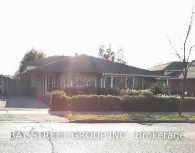 7392 Netherwood Road, Mississauga, ON L4T 2N4