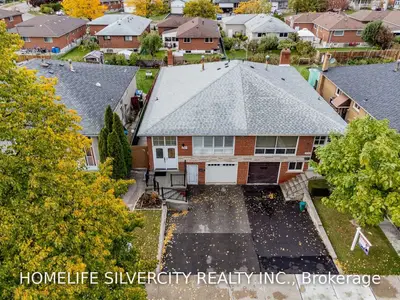 3555 Laddie Crescent, Mississauga, ON L4T 1N2