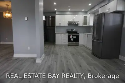 36 Honeywood Road A, Toronto W05, ON M3N 1B2