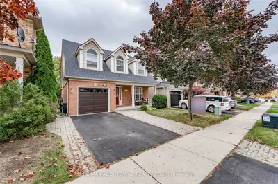 2374 LIONSTONE Drive, Oakville, ON L6M 4S9