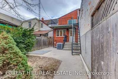210 Christie Street, Toronto W02, ON M6G 3B7