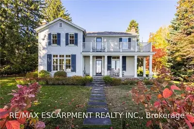 22 Reynolds Street, Oakville, ON L6J 3J8