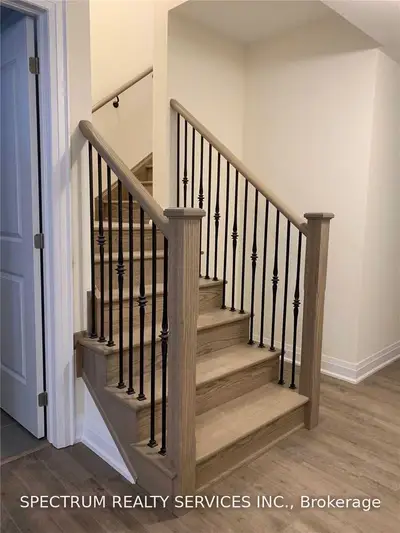 2442 Irene Crescent, Oakville, ON L6M 3L1