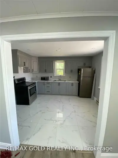126 Main Street N, Halton Hills, ON L7J 1W6