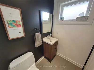 1116 Swinbourne Drive, Mississauga, ON L5V 1C2