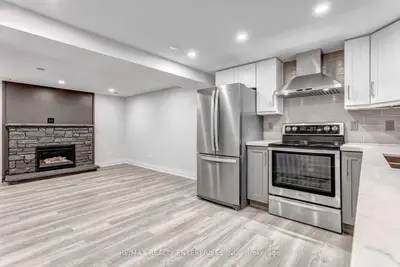 1315 Dupree Place Lower, Mississauga, ON L5J 3K2