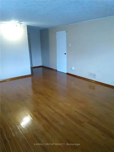 17 Chauncey Avenue Bsmt, Toronto W08, ON M8Z 2Z2