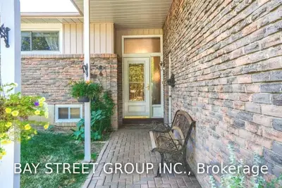 752 Mississauga Valleys Boulevard, Mississauga, ON L5A 1Z6