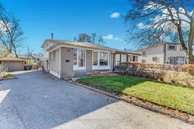 3452 Bannerhill Avenue, Mississauga, ON L4X 1V1