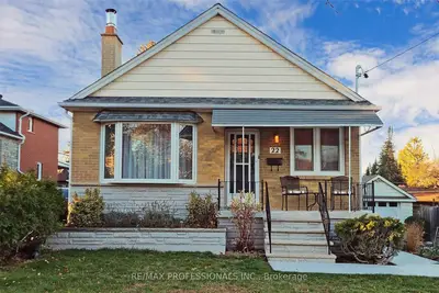 22 Leggett Avenue, Toronto W09, ON M9P 1X4