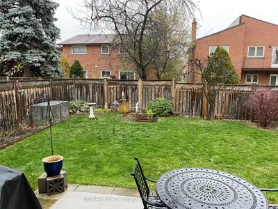 2519 Pollard Drive, Mississauga, ON L5C 3G9