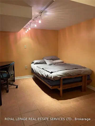 2954 Duncairn Drive, Mississauga, ON L5M 5V7