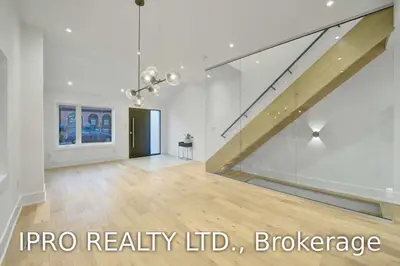 51 Burnfield Avenue, Toronto W02, On M6g 1y4