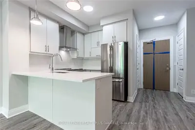 128 Grovewood Common 428, Oakville, ON L6H 0X3