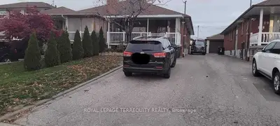 31 Turks Road Entire, Toronto W05, ON M3L 1S8