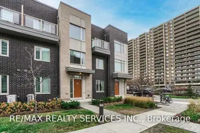 22 Applewood Lane 36, Toronto W08, ON M9C 2Z7