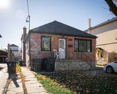 393 Melrose Street, Toronto W06, ON M8Z 1H2