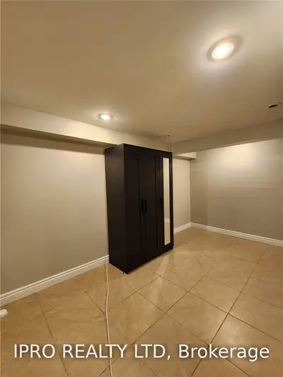 3765 Keenan Crescent, Mississauga, ON L4T 3M1