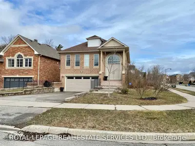 2195 Nightingale Way, Oakville, ON L6M 3R9