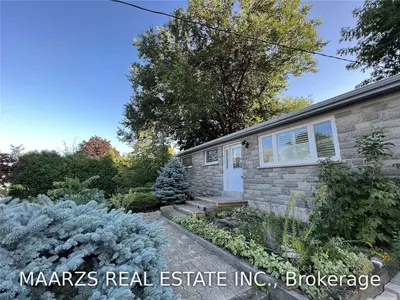 536 Warminister Drive, Oakville, ON L6L 4N5